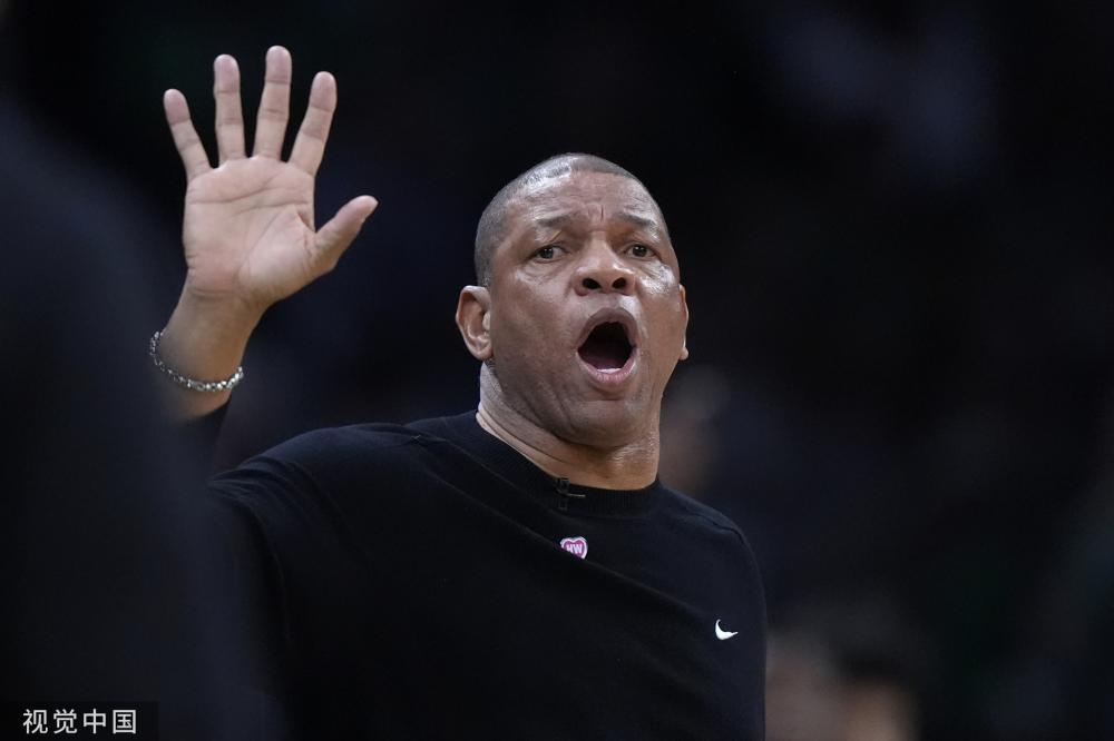 据优势地位 据优势地位