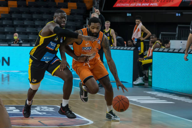 前场逼抢 前场逼抢